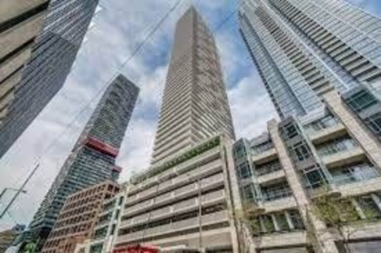 2221 Yonge St, Toronto, Ontario, Mount Pleasant West