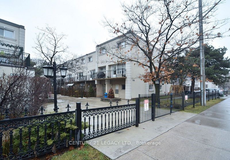 5877 Bathurst St, Toronto, Ontario, Newtonbrook West