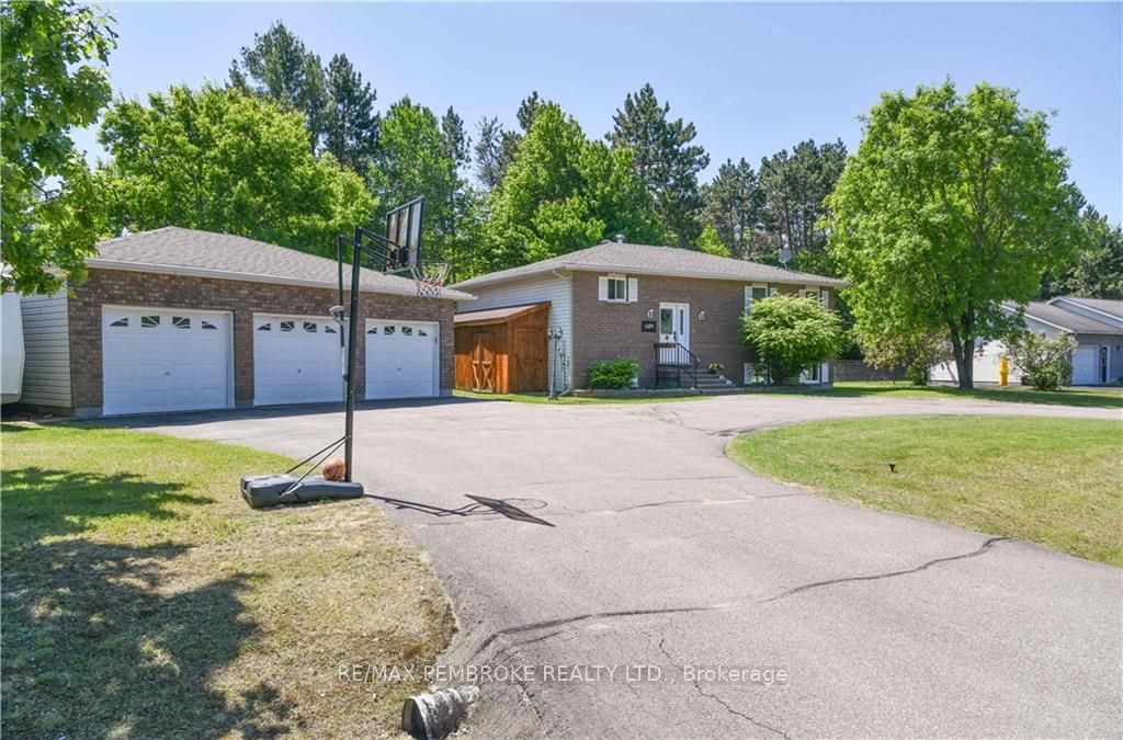 50 JAMIE Cres, Petawawa, Ontario, 520 - Petawawa