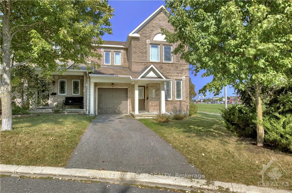 325 BAKEWELL Cres, Barrhaven, Ontario, 7709 - Barrhaven - Strandherd