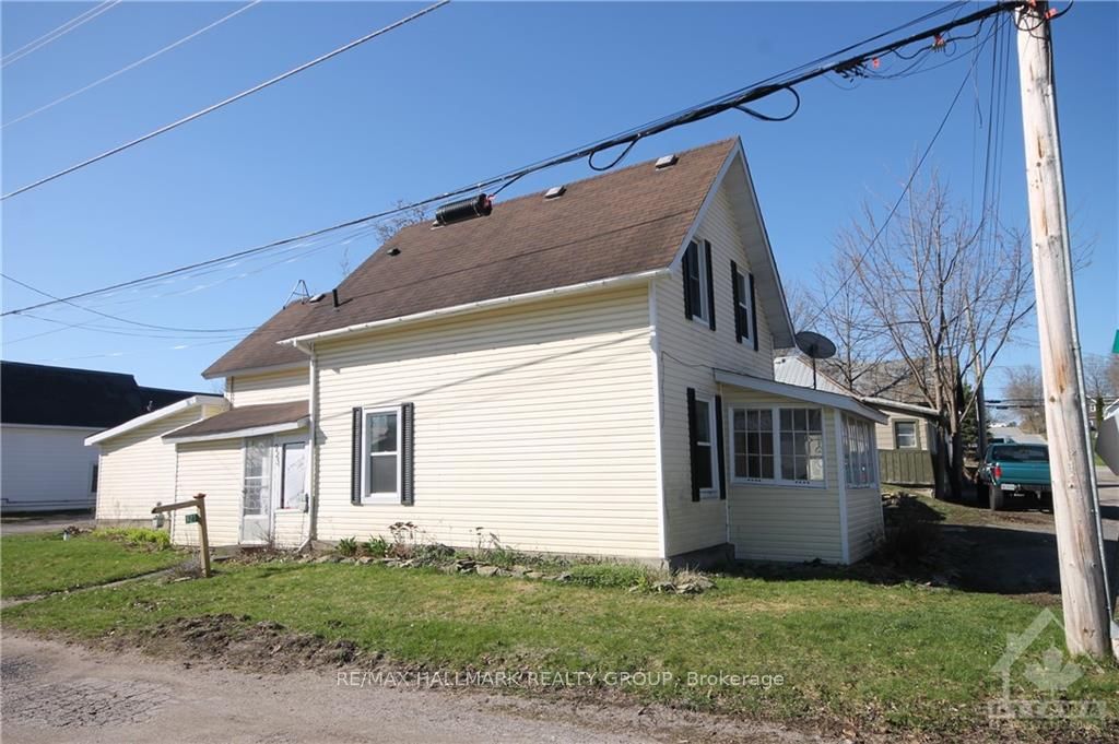 923 CENTER St, McNab/Braeside, Ontario, 551 - Mcnab/Braeside Twps