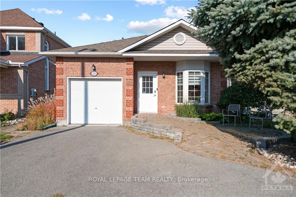 229 MOUNTSHANNON Dr, Barrhaven, Ontario, 7706 - Barrhaven - Longfields