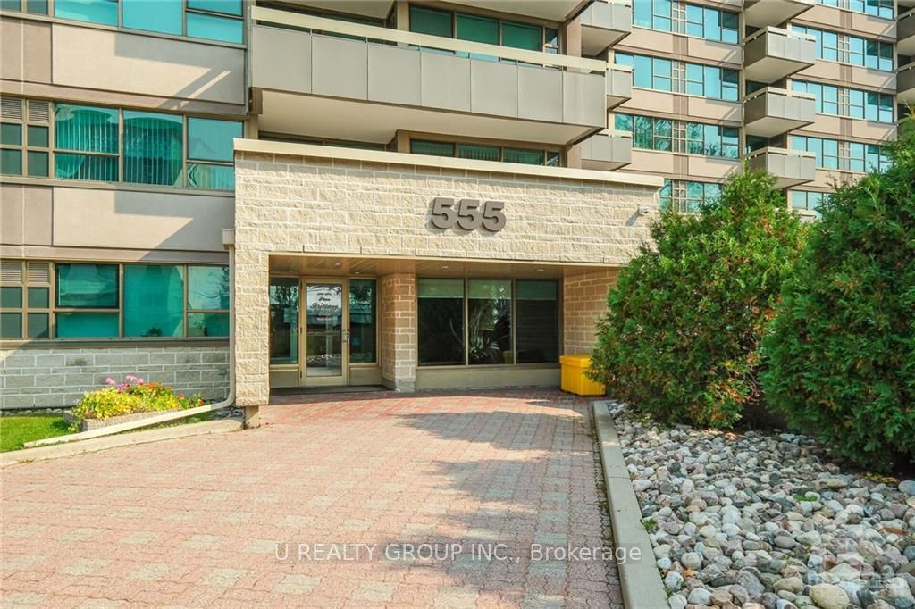 555 BRITTANY Dr, Manor Park - Cardinal Glen and Area, Ontario, 3103 - Viscount Alexander Park