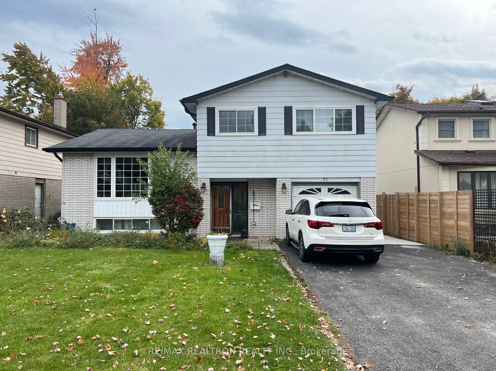 25 Emperor St, Ajax, Ontario, South East