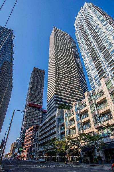 2221 Yonge St, Toronto, Ontario, Mount Pleasant West