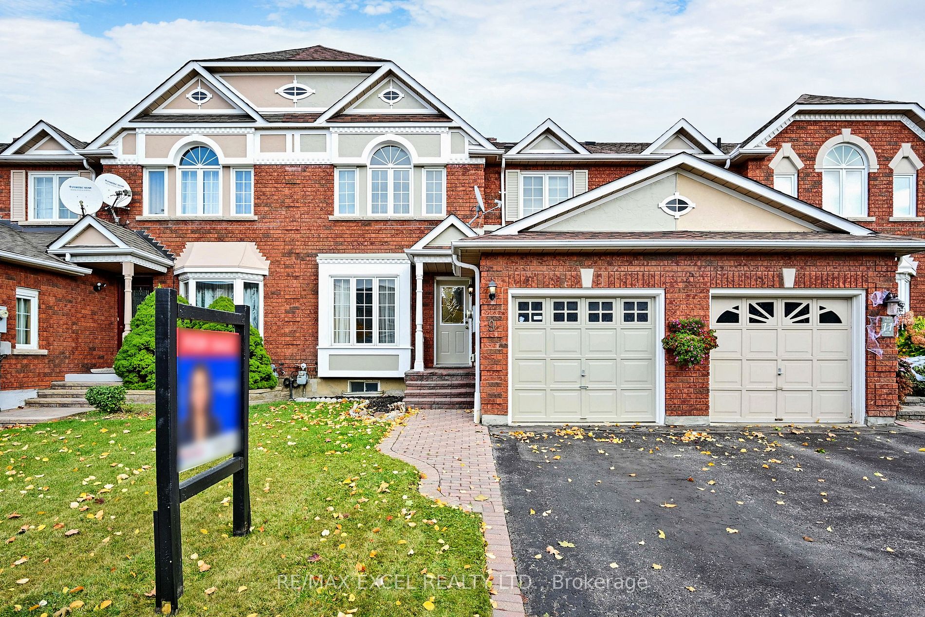 9 Bowles Dr, Ajax, Ontario, Central West