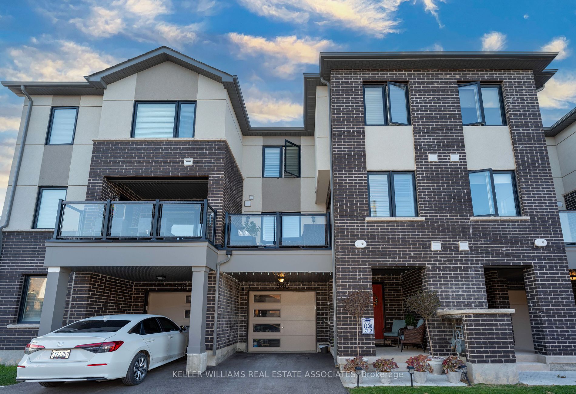 540 Bellflower Crt, Milton, Ontario, Walker