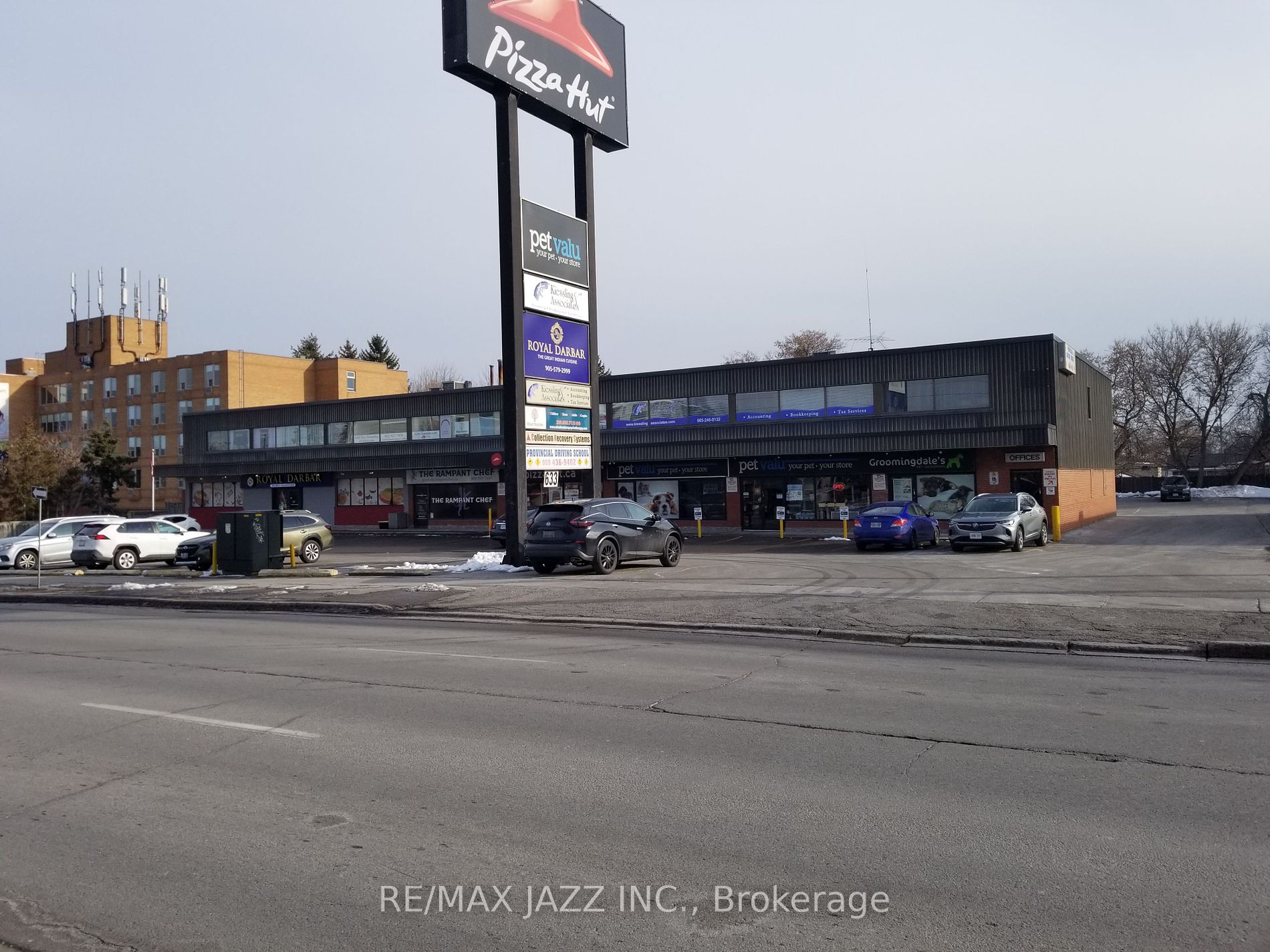 633 King St E, Oshawa, Ontario, Donevan