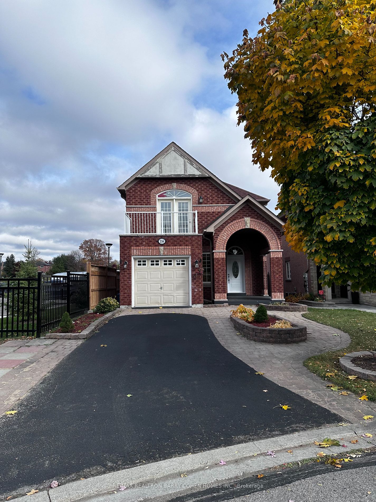 256 Willowbrook Dr E, Whitby, Ontario, Pringle Creek