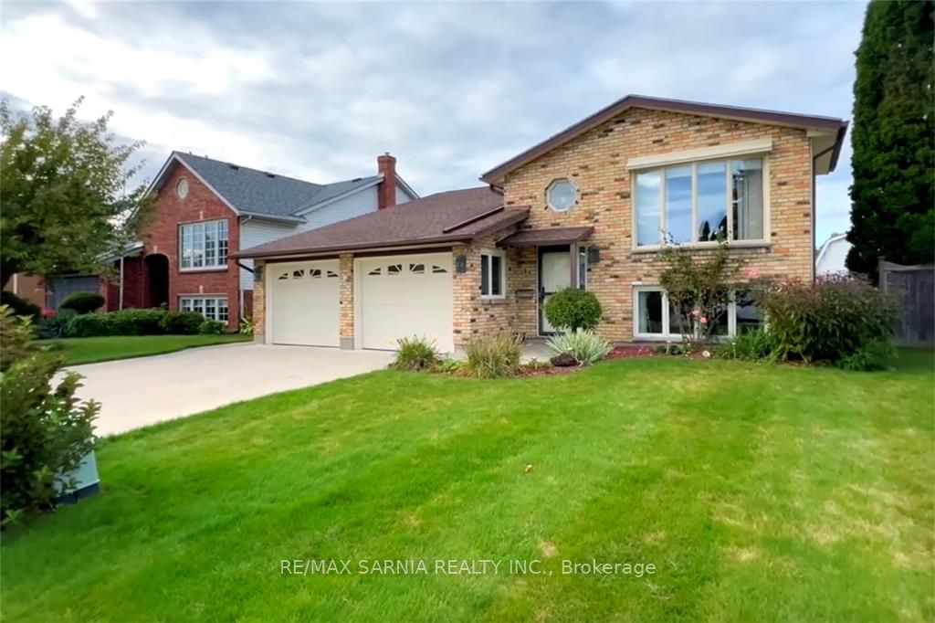 6 Village Green Crt, Point Edward, Ontario, Point Edward